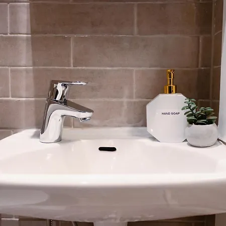 Apartament Modern Boho Charm In Kallio, Walk To Center Helsinki