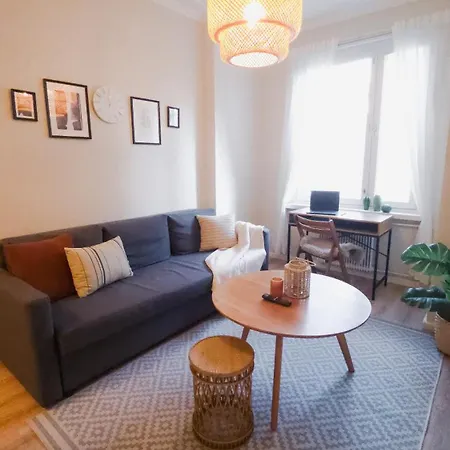 Guestfirst- Modern Boho Charm In Kallio Center Helsinki