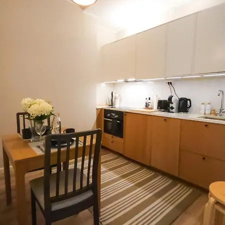 Apartment Modern Boho Charm In Kallio, Walk To Center *