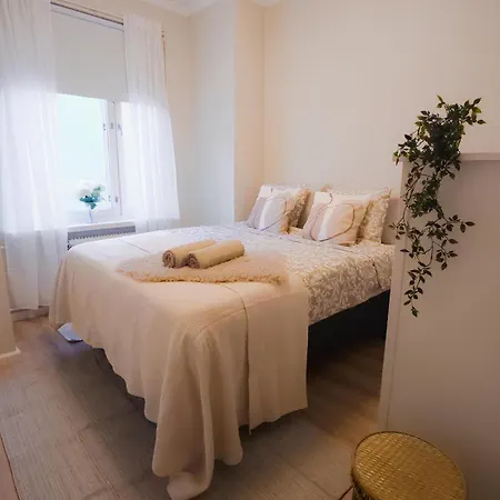 Guestfirst- Modern Boho Charm In Kallio Center Apartment *