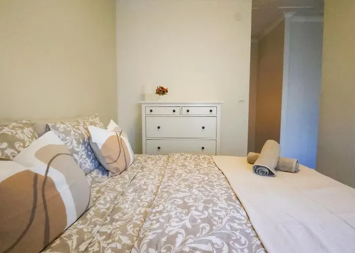 Apartamento Modern Boho Charm In Kallio, Walk To Center Helsínquia