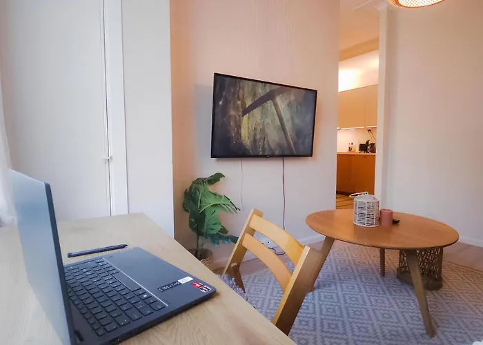 Modern Boho Charm In Kallio, Walk To Center Apartamento Helsínquia