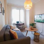 Lägenhet Guestfirst- Modern Boho Charm In Kallio Center Helsingfors