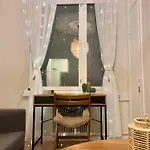 Lägenhet Guestfirst- Modern Boho Charm In Kallio Center