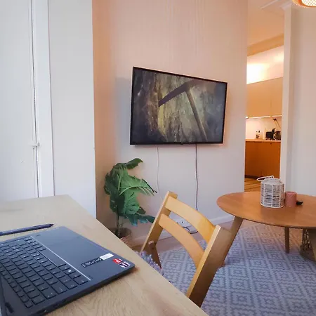 Guestfirst- Modern Boho Charm In Kallio Center Lägenhet Helsingfors