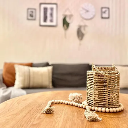 شقة Modern Boho Charm In Kallio, Walk To Center هلسنكي